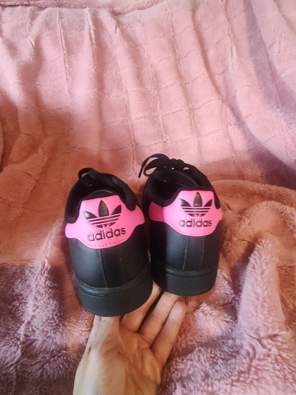 adidas bold superstar